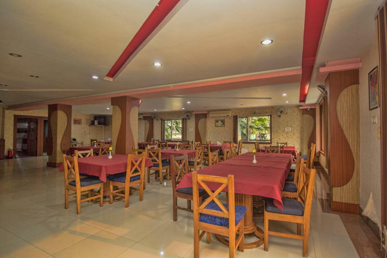 Hotel Nandanik Palace Fālākāta Bagian luar foto