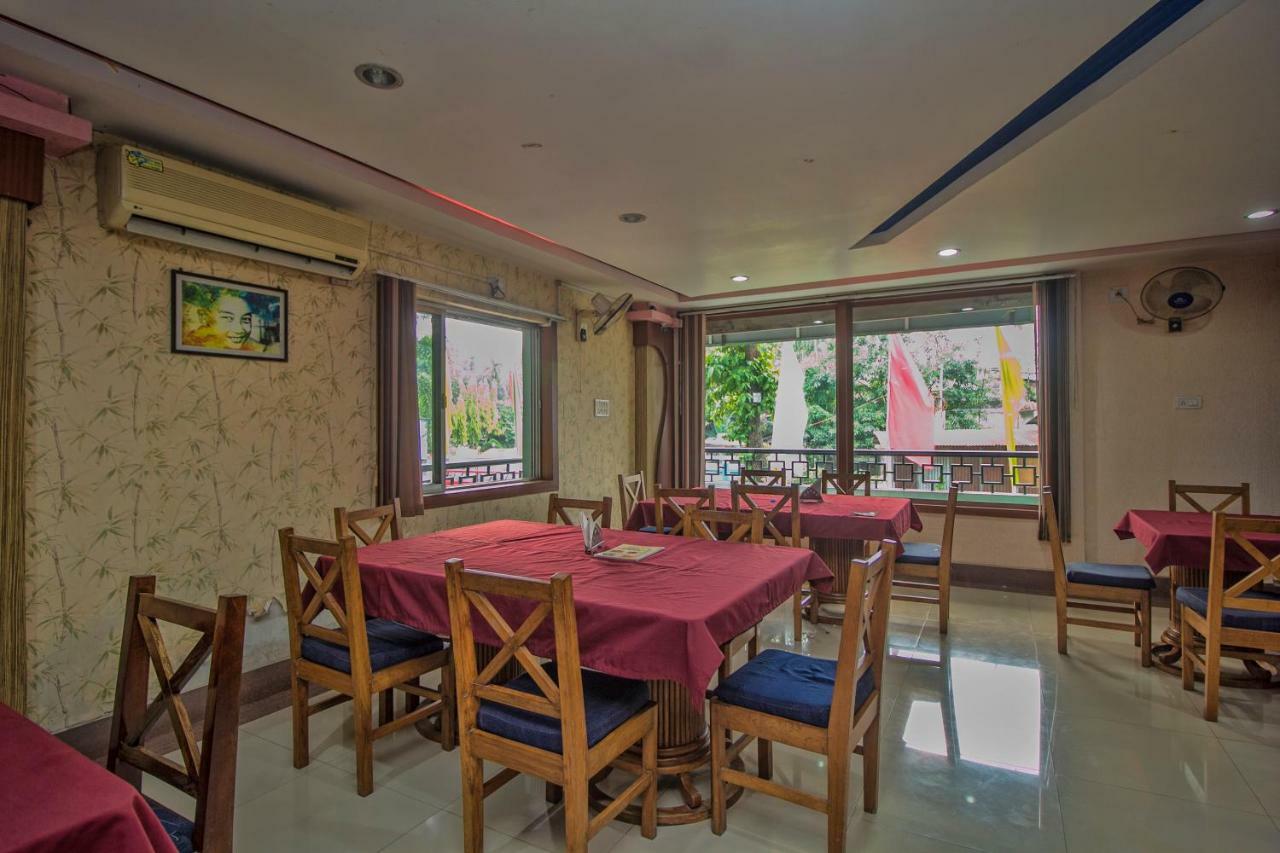 Hotel Nandanik Palace Fālākāta Bagian luar foto